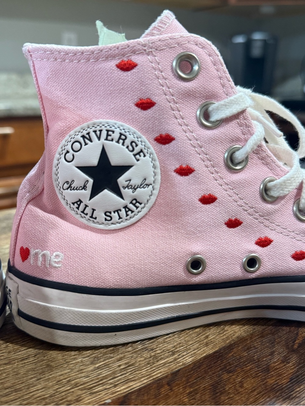 Converse Valentine Kisses 😘 💋All Star Chuck Taylor HiTop Sneaker 6.5